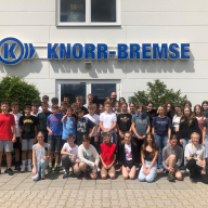 Spannender Einblick in die Industrie: Exkursion der Klassen 7c/d zu Knorr-Bremse