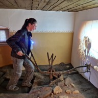 P-Seminar Geschichte: Schüler führen Schüler durch das Auswanderermuseum im Emerenz-Meier-Haus in Schiefweg