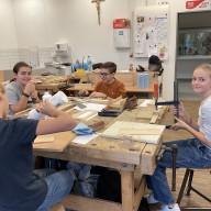 Handwerkskunst im Fokus  Die Begabtengruppe des Gymnasiums zum „Werken mit Holz“ an der Mittelschule Vilshofen 